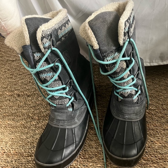 Snow shoes - Picture 1 of 4